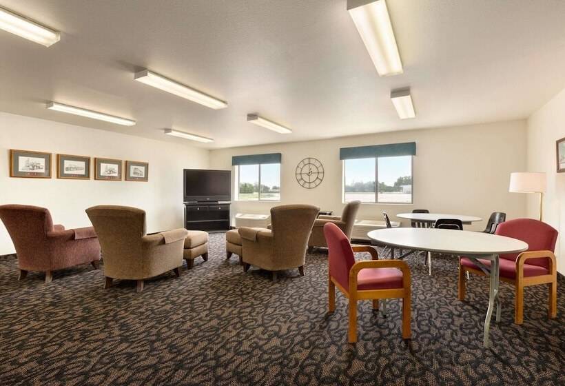 فندق Travelodge By Wyndham Sharon Springs