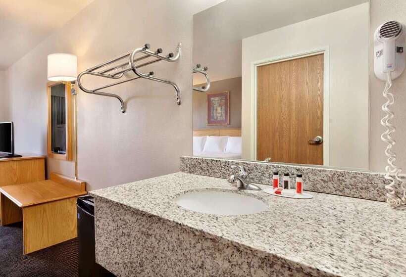 فندق Travelodge By Wyndham Yermo