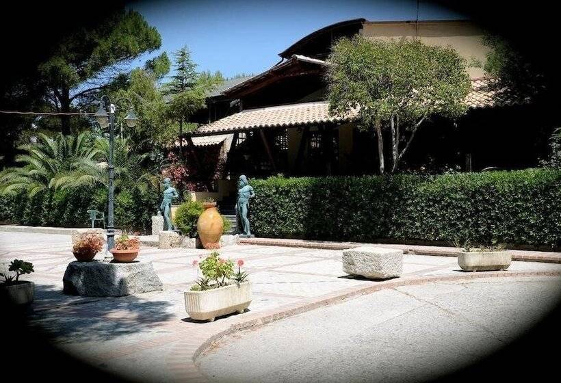 فندق Villaggio Faro Punta Stilo