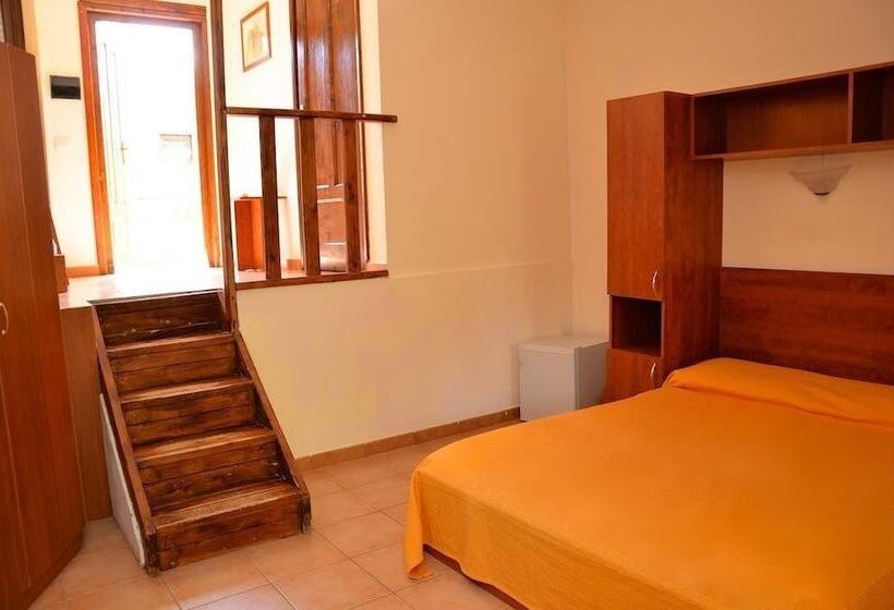 فندق Villaggio Faro Punta Stilo