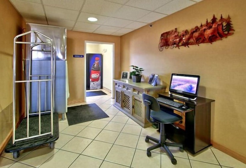 فندق Western Skies Inn & Suites
