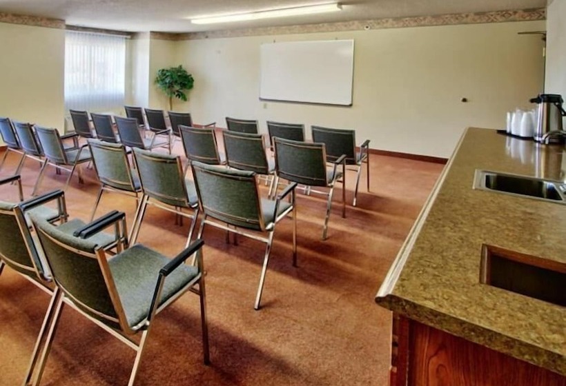 فندق Western Skies Inn & Suites