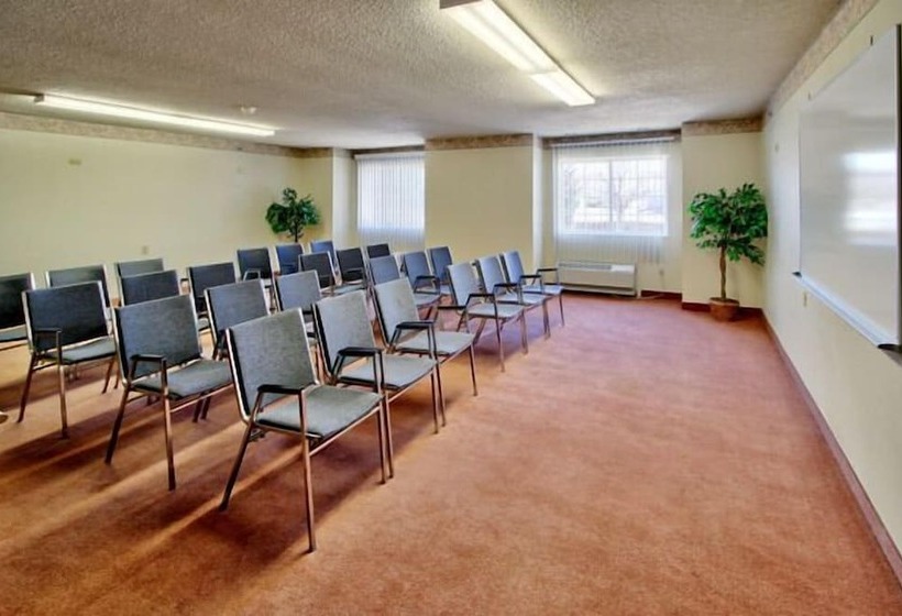 فندق Western Skies Inn & Suites