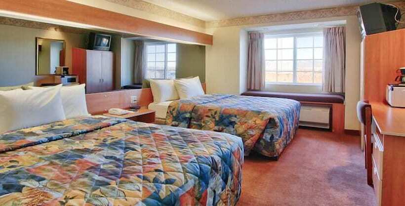 فندق Western Skies Inn & Suites