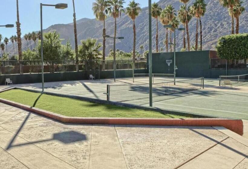 Marquis Villas Resort