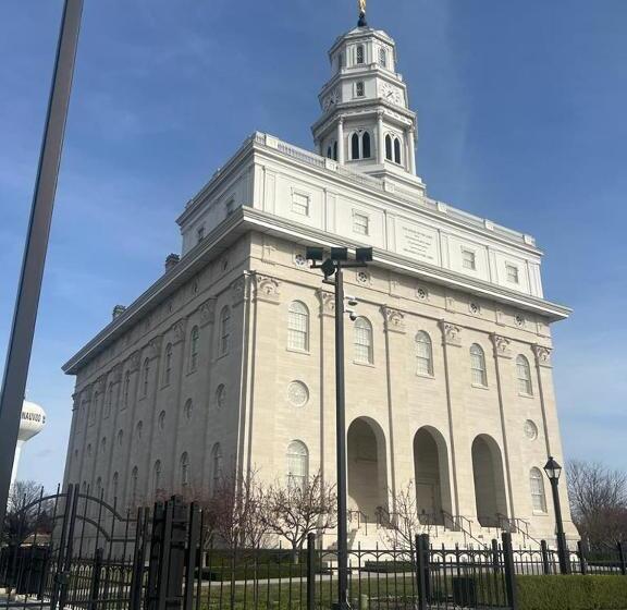 فندق على الطريق Rivers Inn