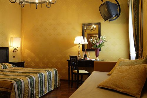 Отель Venice Villa Dori