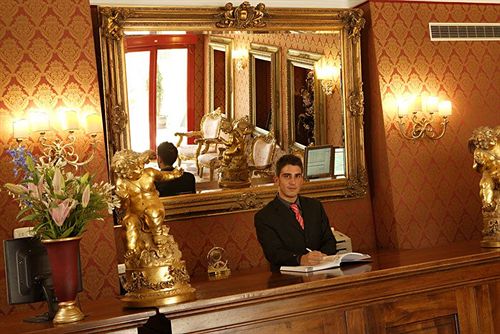 Отель Venice Villa Dori