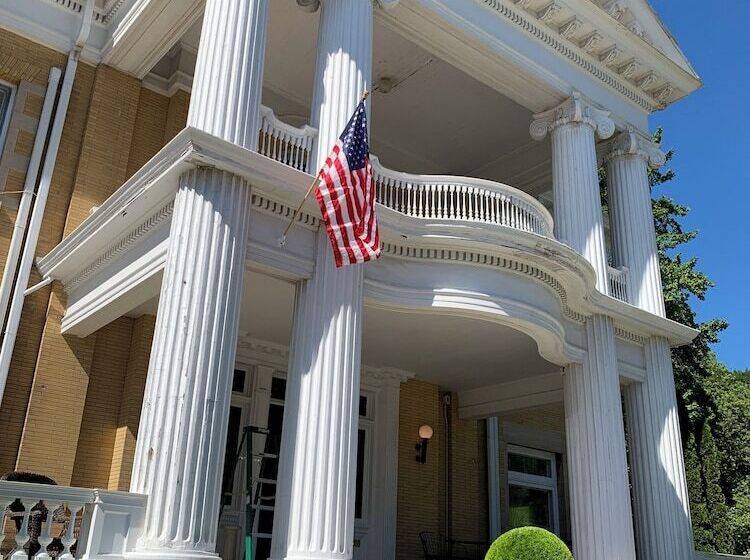 Bed and Breakfast Cartier Mansion