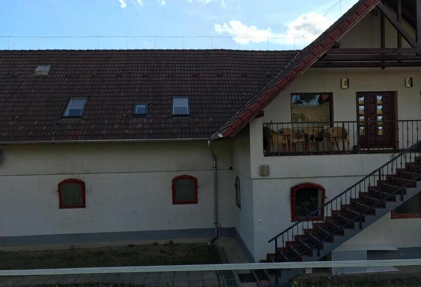 צימר Prosper Lovasklub Panzió
