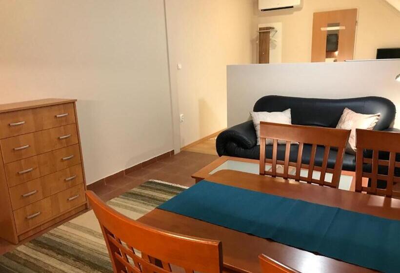 Bed and Breakfast Prosper Lovasklub Panzió