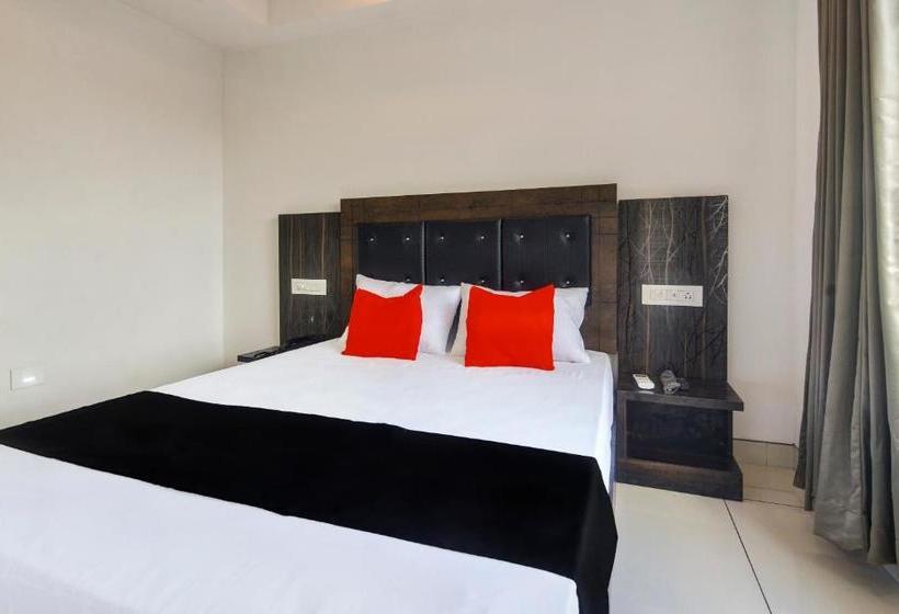 בית מלון כפרי Capital O75381 Vinayaka Regency