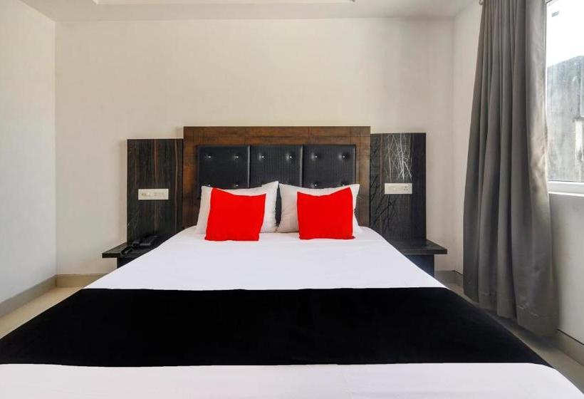 בית מלון כפרי Capital O75381 Vinayaka Regency