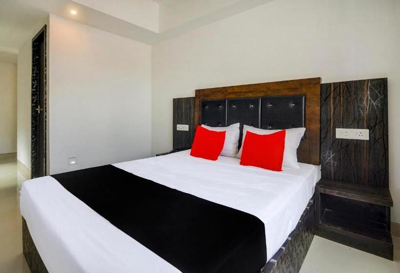 בית מלון כפרי Capital O75381 Vinayaka Regency