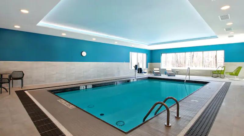 هتل Hampton Inn & Suites Ottawa West