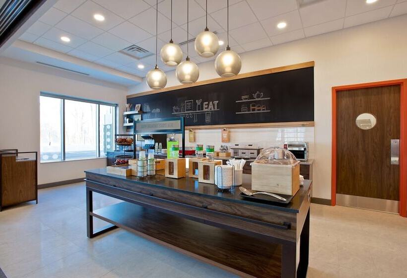 هتل Hampton Inn & Suites Ottawa West