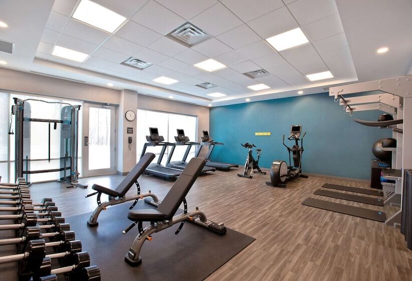 هتل Hampton Inn & Suites Ottawa West