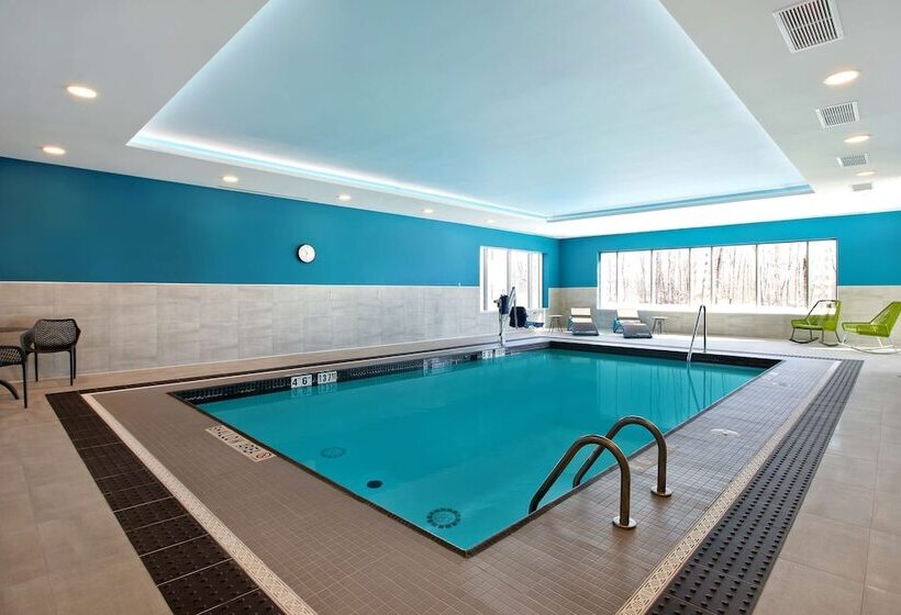 هتل Hampton Inn & Suites Ottawa West