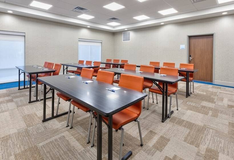 호텔 Holiday Inn Express & Suites   Wooster, An Ihg