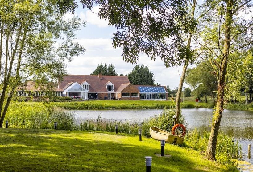 Kingfisher Hotel, Golf And Country Club