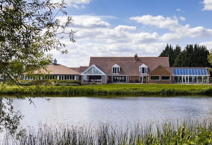 Kingfisher Hotel, Golf And Country Club