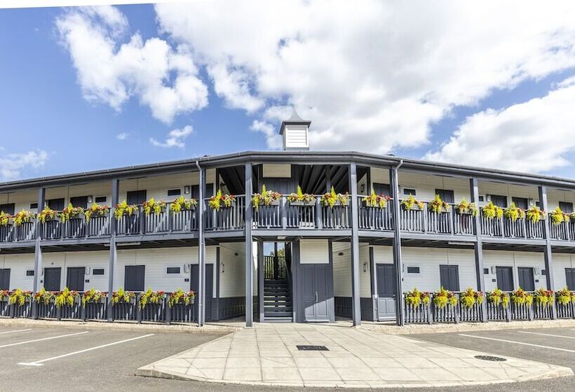 Kingfisher Hotel, Golf And Country Club