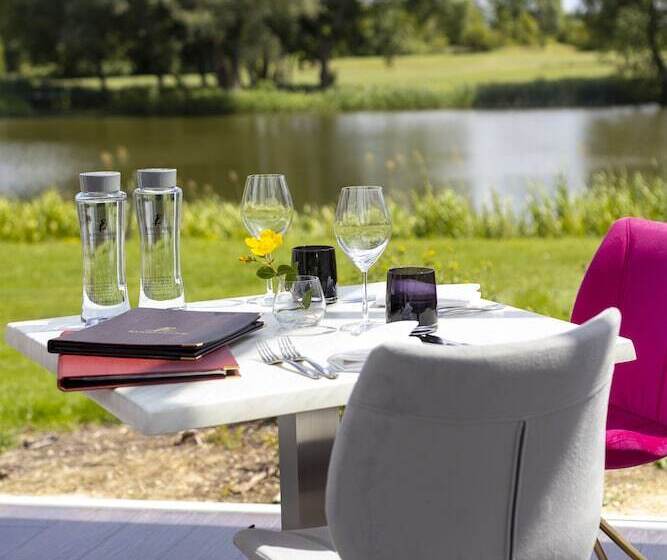 Kingfisher Hotel, Golf And Country Club