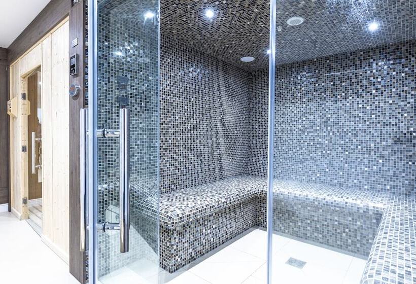 Kingfisher Hotel, Golf And Country Club