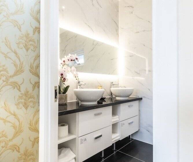 Kingfisher Hotel, Golf And Country Club