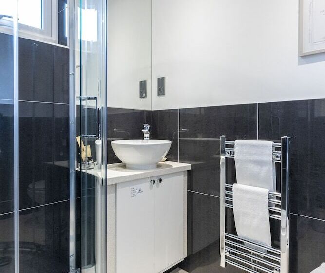 Kingfisher Hotel, Golf And Country Club