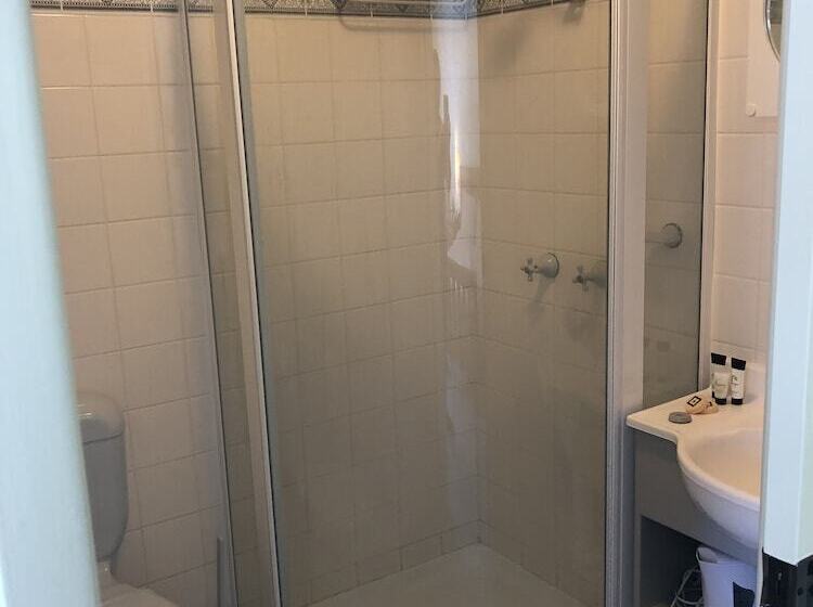 בית מלון כפרי Lucy Lodge