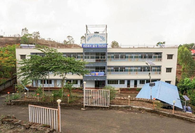 בית מלון כפרי Oyo 42716  Turning Point Deluxe, Panhala