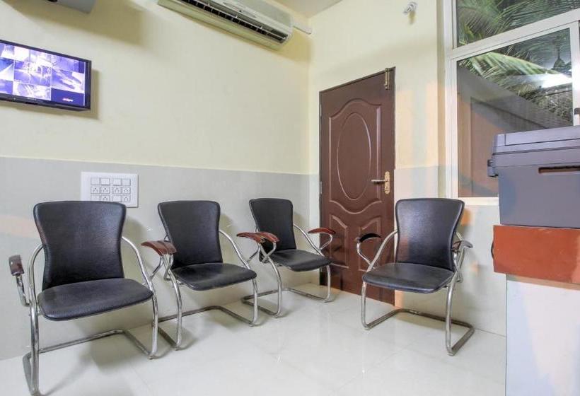 호텔 Oyo 48373 Sri Darshanam Homes