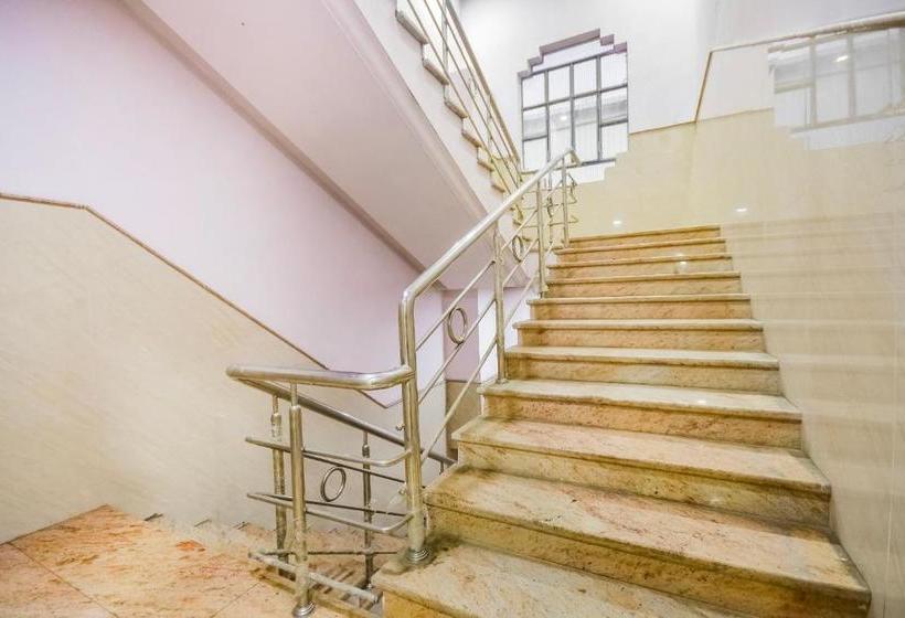 酒店 Oyo 70050 Venketeswara Lodge