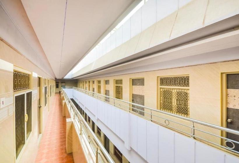 酒店 Oyo 70050 Venketeswara Lodge