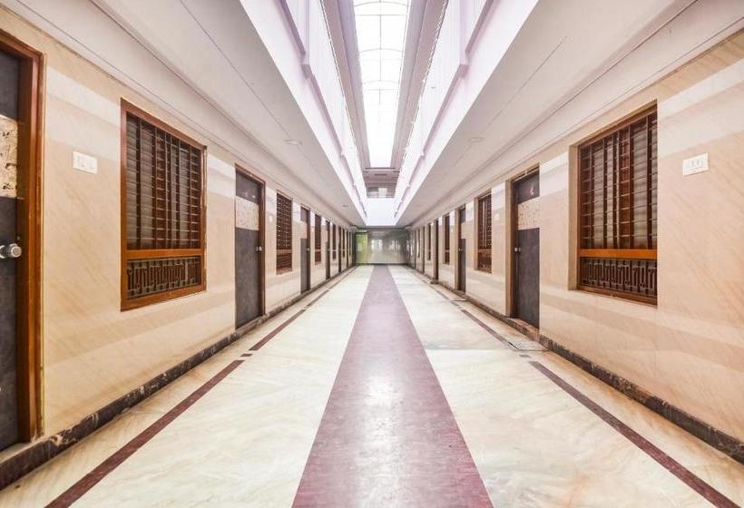 酒店 Oyo 70050 Venketeswara Lodge