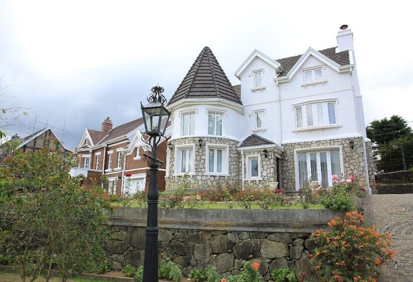 Pedro Barn Hotel At Little England Cottages