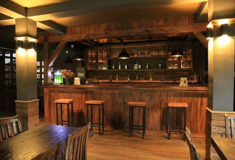 Pedro Barn Hotel At Little England Cottages