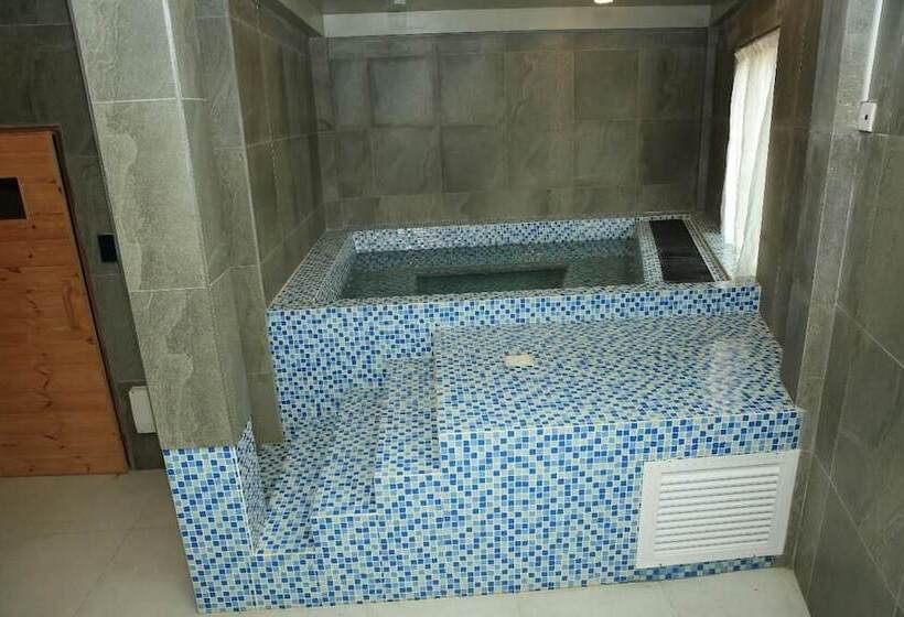 Pedro Barn Hotel At Little England Cottages