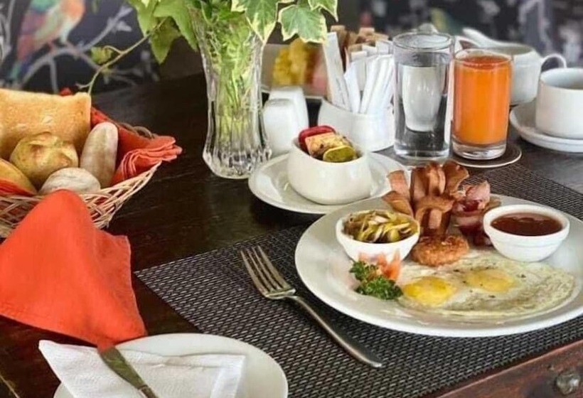 Pedro Barn Hotel At Little England Cottages