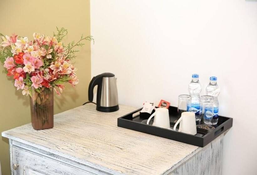 Pedro Barn Hotel At Little England Cottages