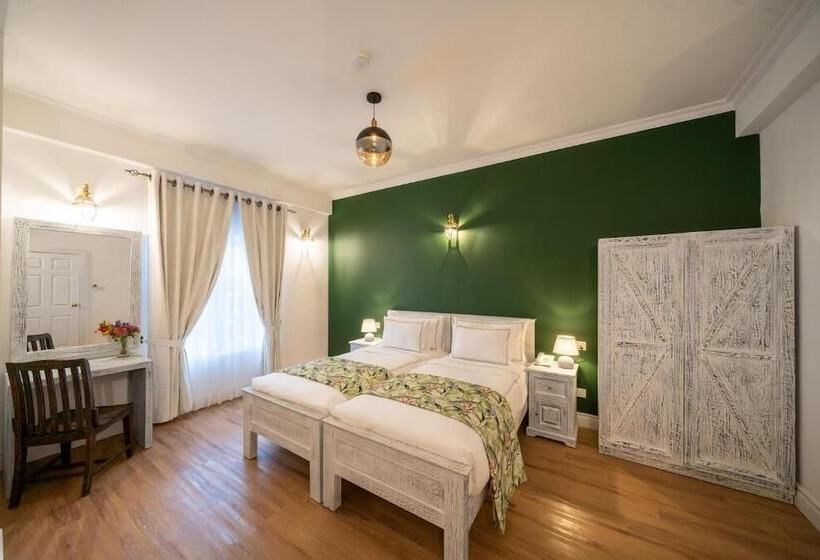 Pedro Barn Hotel At Little England Cottages