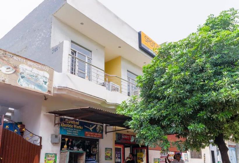 호텔 Spot On 41074 H S Inn