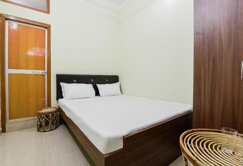 בית מלון כפרי Spot On 43838  Red Rose