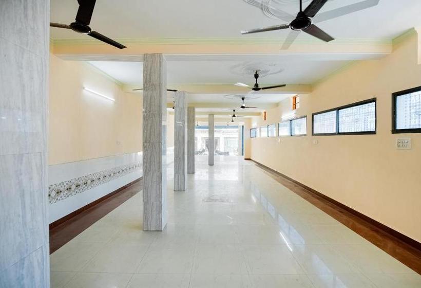 בית מלון כפרי Spot On 43838  Red Rose