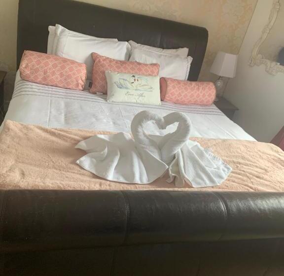 Отель The Swan Stoford