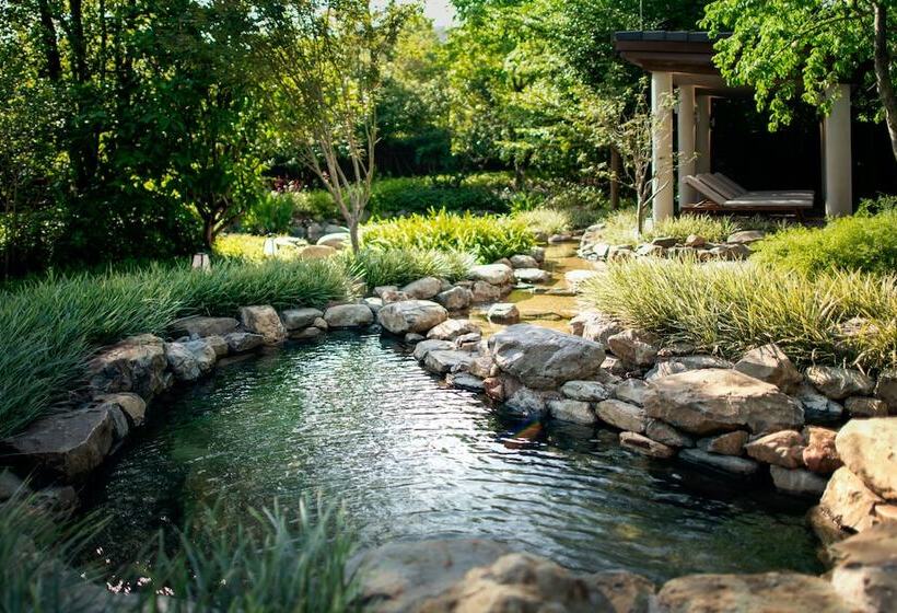 New World Qingyuan Hotel  Formerly Khos Qingyuan