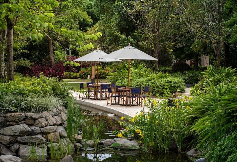 New World Qingyuan Hotel  Formerly Khos Qingyuan