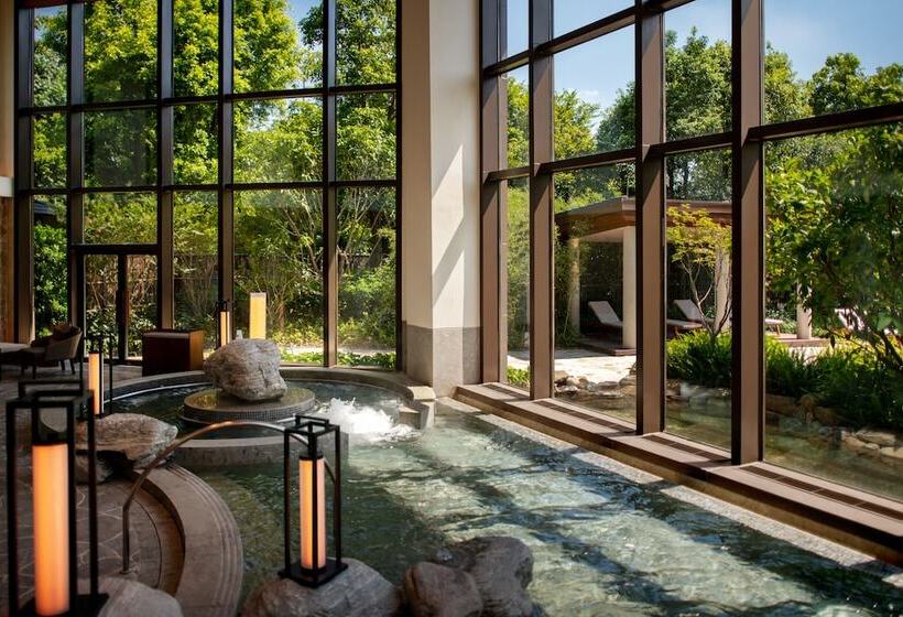 New World Qingyuan Hotel  Formerly Khos Qingyuan