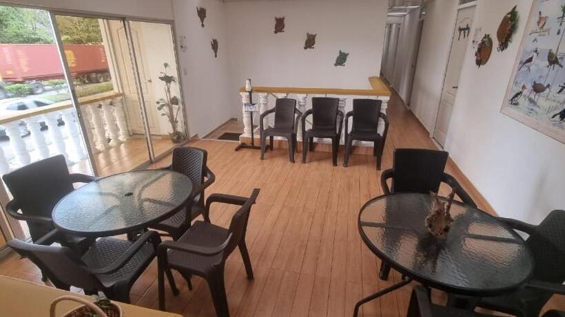 Пансион Hostal Mochileros Inn